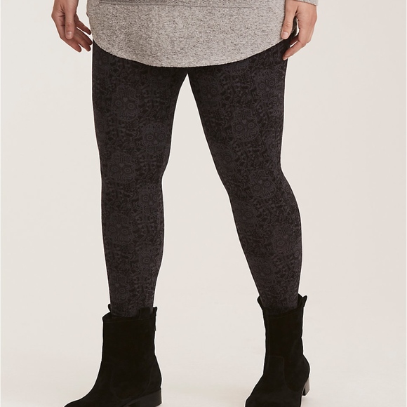 torrid Pants - Torrid Black Lace Pattern Skull Print Leggings